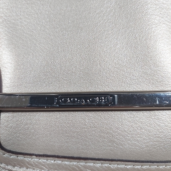 Beautiful Coach Tote - Picture 6 of 6